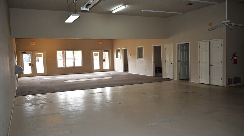 More Photos Of 6006 82nd St, Lubbock Freestanding For Sale