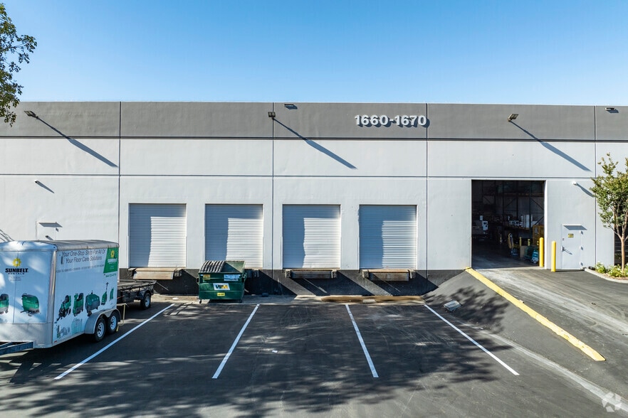 More Photos Of 1660-1678 Delta Ct, Hayward Warehouse For Lease