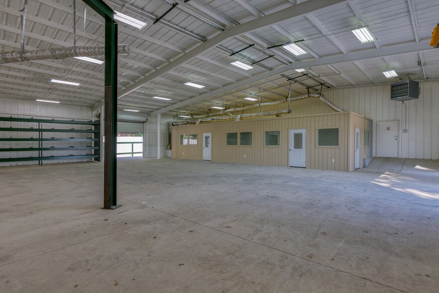 More Photos Of 3100 E Highway 199, Springtown Warehouse For Lease