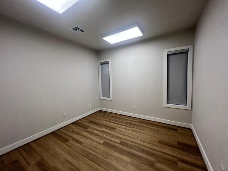 More Photos Of 16702 House Hahl Rd, Cypress Medical For Lease