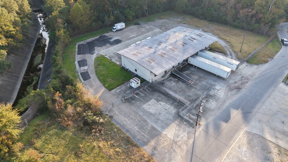More Photos Of 6722 Bicentennial Pl, Baton Rouge Truck Terminal For Lease