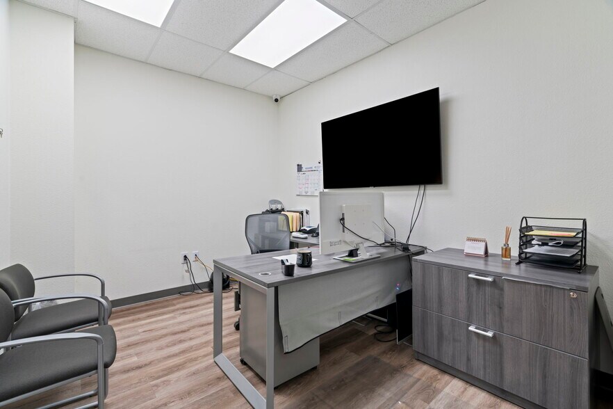 More Photos Of 3664 Walnut Bend Ln, Houston Office For Sale