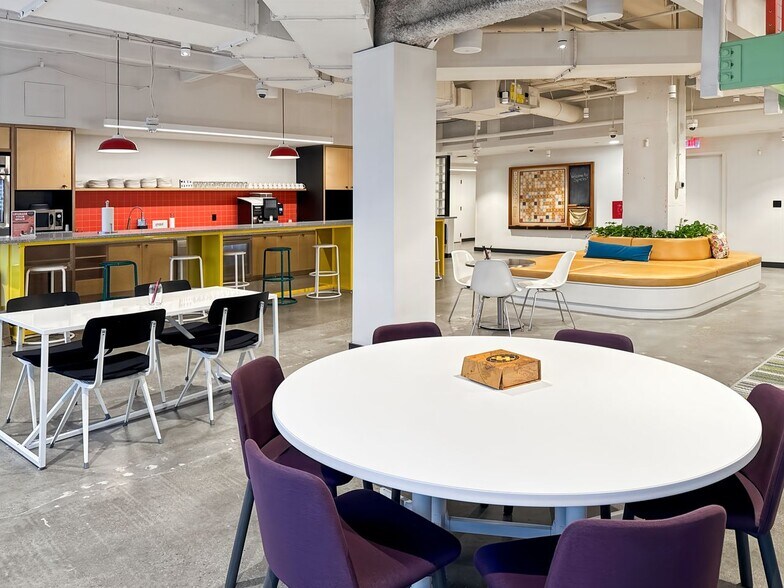 More Photos Of 128 S Tryon St, Charlotte Coworking Space