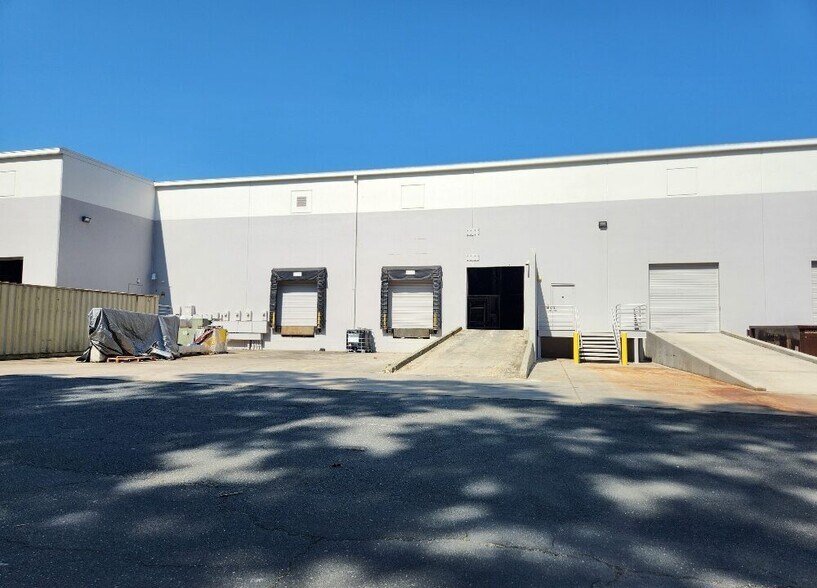 More Photos Of 7606 Whitehall Executive Dr, Charlotte Distribution For Lease
