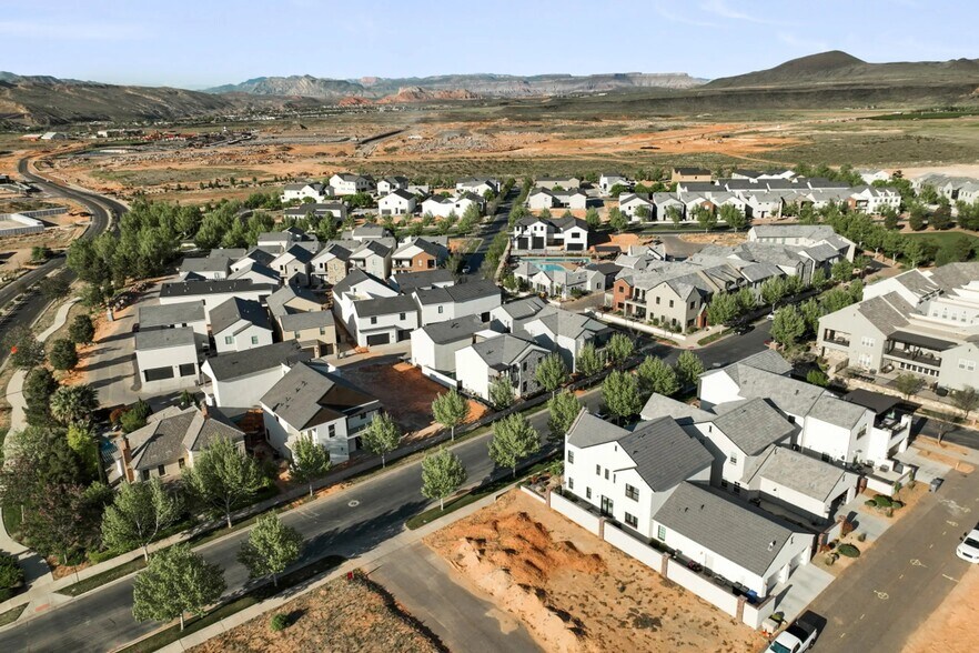 More Photos Of 4346 W Canterbury Rd, Hurricane Multifamily For Sale