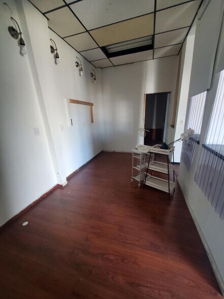 More Photos Of 1020 13th St, Richmond Storefront Retail Residential For Lease