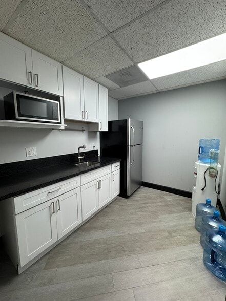 More Photos Of 2900 Orange Ave, Signal Hill Unknown For Lease