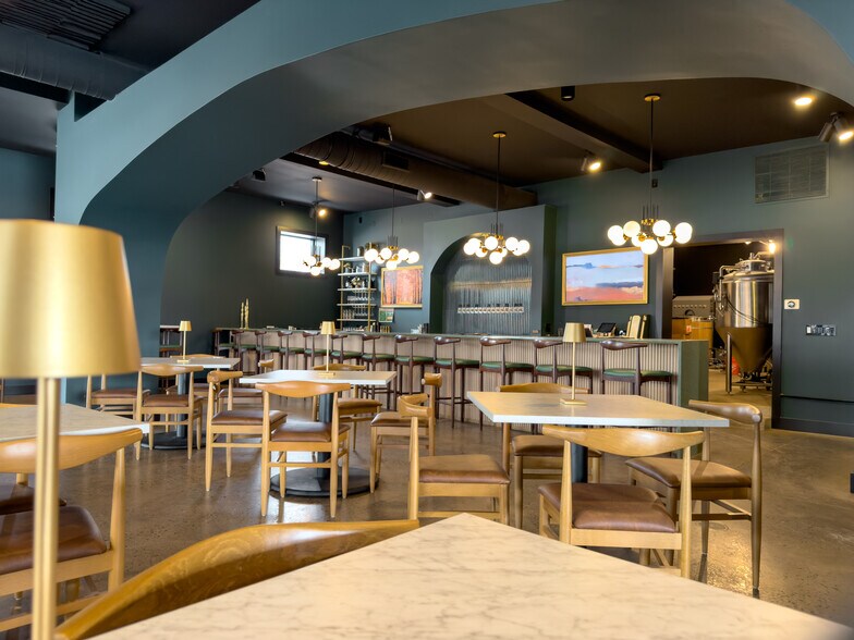 More Photos Of 601 7th Ave, Altoona General Retail For Sale