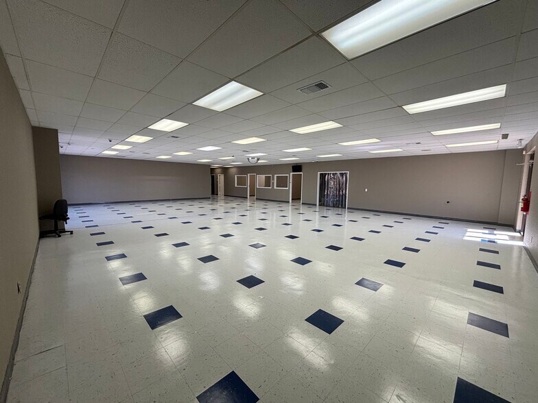 More Photos Of 920 W Loop 281, Longview Freestanding For Lease