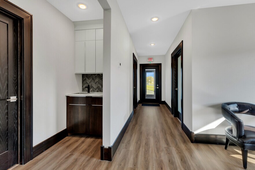 More Photos Of 5 21st Ave N, Saint Cloud Office For Lease