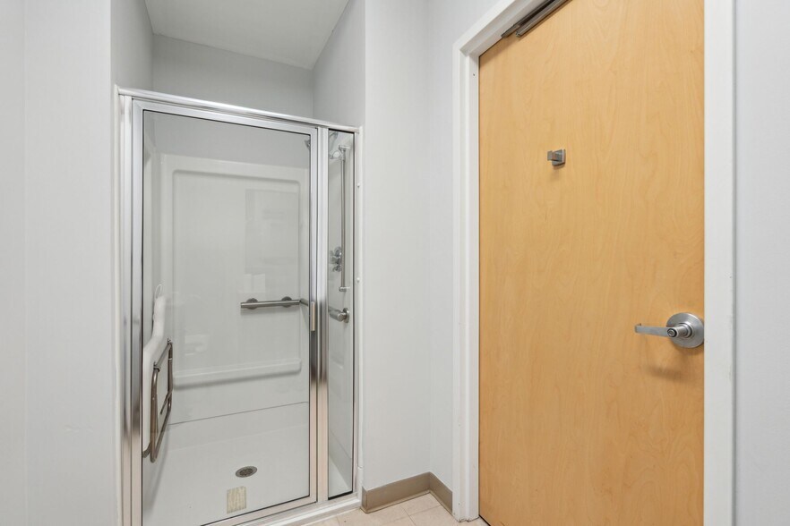 More Photos Of 710 Johnnie Dodds Blvd, Mount Pleasant Medical For Lease