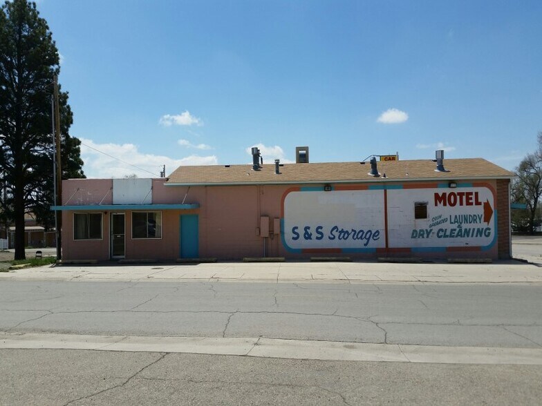 More Photos Of 1003 S 2nd St, Raton Freestanding For Sale