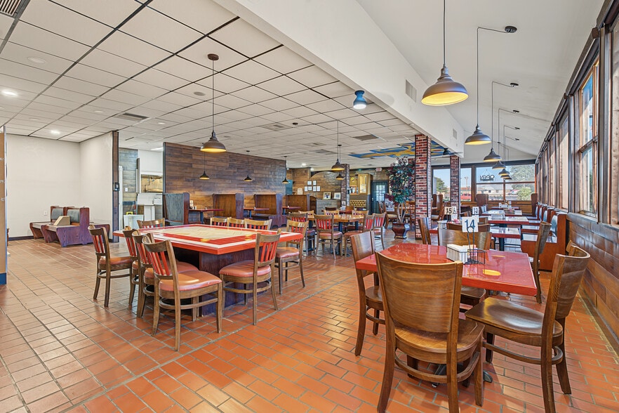 More Photos Of 1901 W Pioneer Pky, Arlington Restaurant For Sale