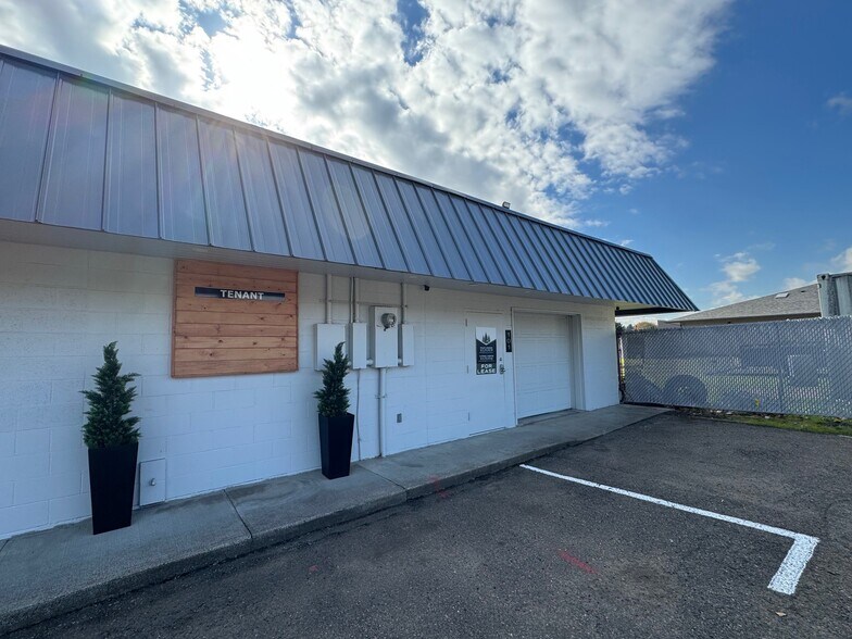 Primary Photo Of 1800 NE Highway 99W, Mcminnville Storefront Retail Office For Lease