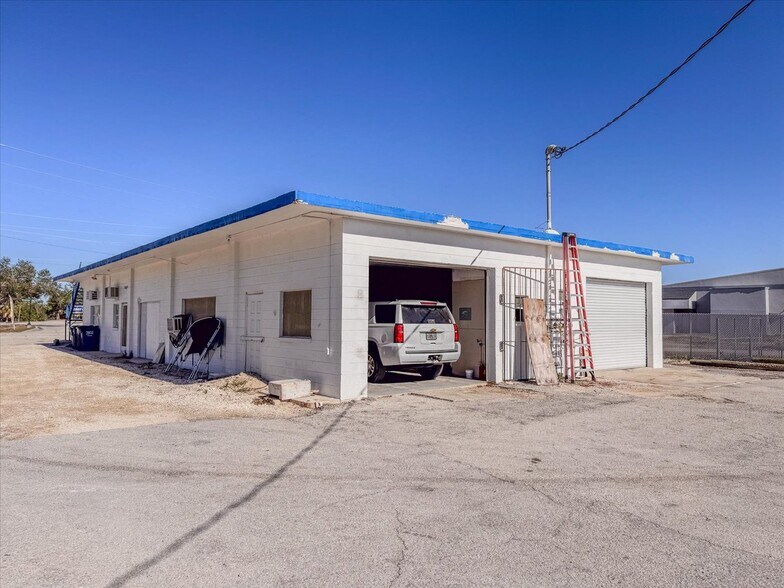 More Photos Of 17671-17681 San Carlos Blvd, Fort Myers Marina For Sale