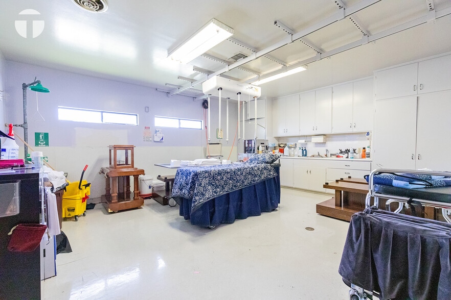 More Photos Of 2685 Riverside Blvd, Sacramento Funeral Home For Sale