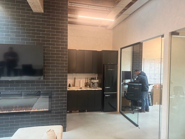 More Photos Of 1409 Broadway St, Vancouver Storefront Retail Office For Sale