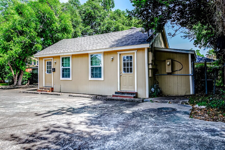 More Photos Of 2601 Prospect St, Houston Medical For Sale