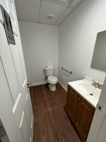 More Photos Of 1484 Lake City Industrial Ct, Morrow Flex For Lease