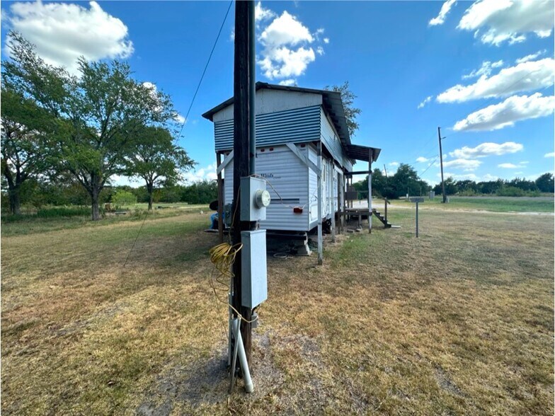 More Photos Of 21732 SH-90, Bedias Specialty For Sale