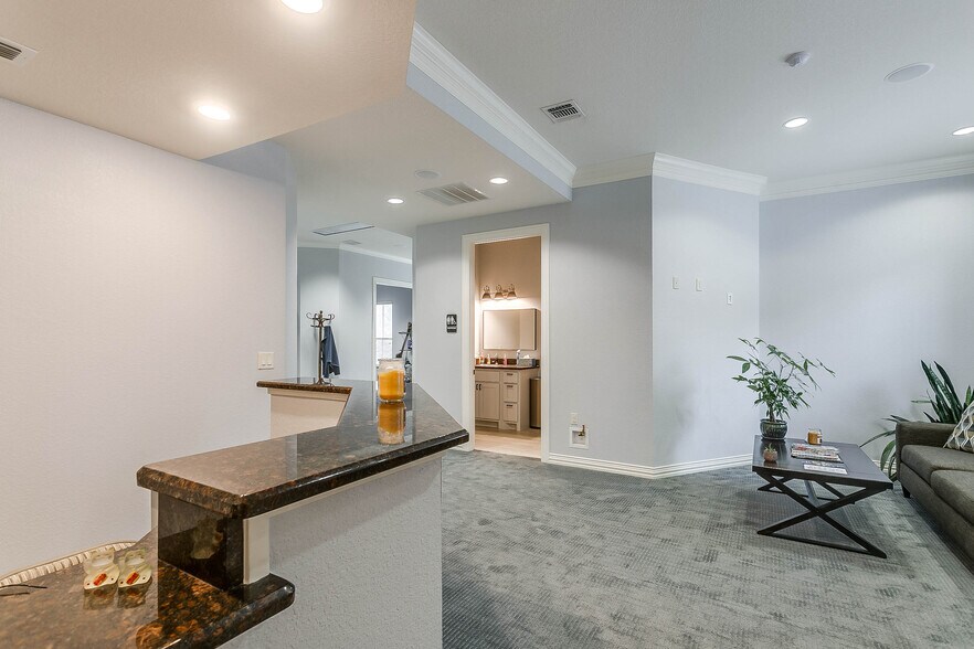 More Photos Of 7633 Bellaire Dr S, Fort Worth Medical For Sale