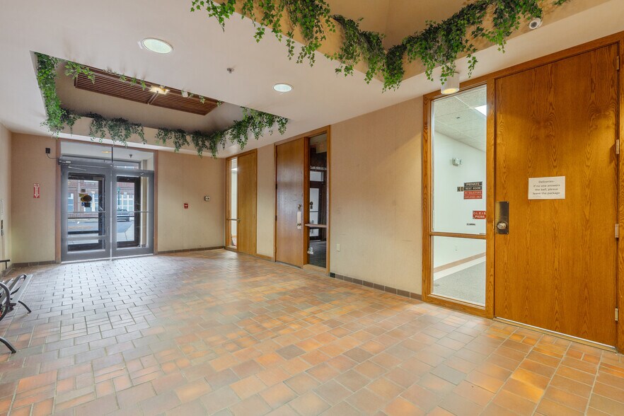 More Photos Of 344 W Genesee St, Syracuse Loft Creative Space For Lease