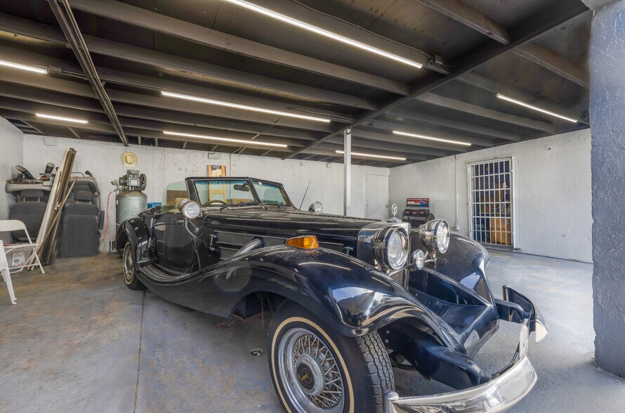 More Photos Of 1235 NW 54th St, Miami Auto Dealership For Sale