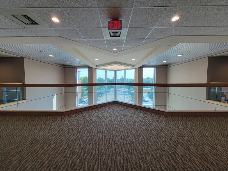 More Photos Of 21495 Ridgetop Cir, Sterling Medical For Lease