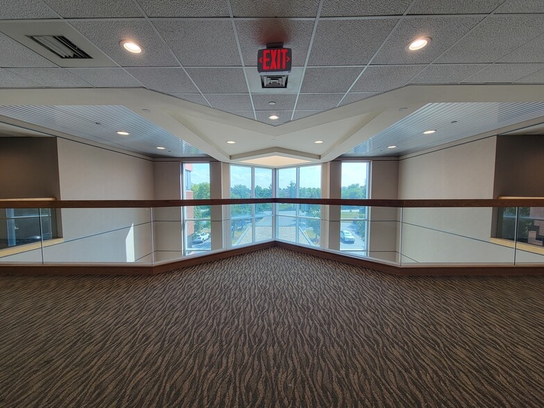 More Photos Of 21495 Ridgetop Cir, Sterling Medical For Sale