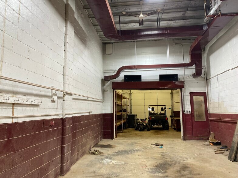 More Photos Of 450 Beach Rd, Hamilton Industrial For Sale