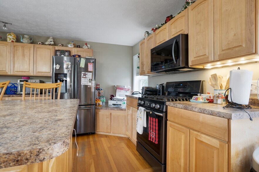 More Photos Of 6 Sanderson St, Hayesville Flex For Sale