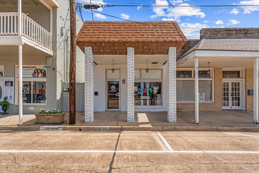 More Photos Of 313 E Main St, Humble Storefront Retail Office For Lease