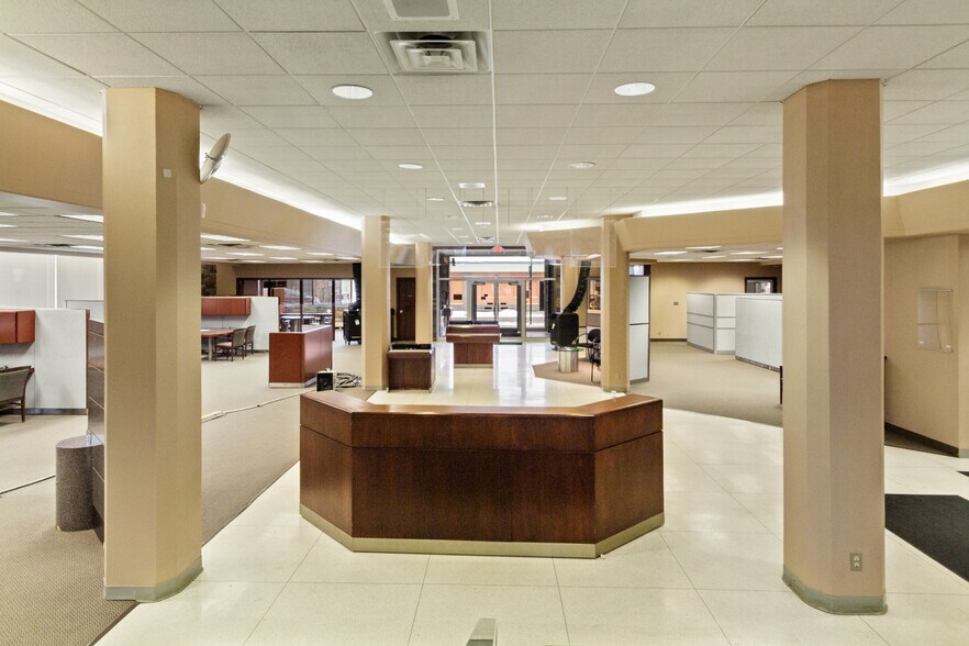 More Photos Of 17 1st Ave SW, Minot Bank For Sale