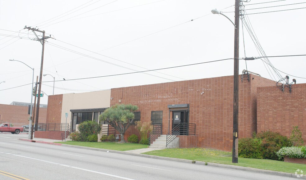 More Photos Of 15100 S Broadway, Gardena Warehouse For Lease