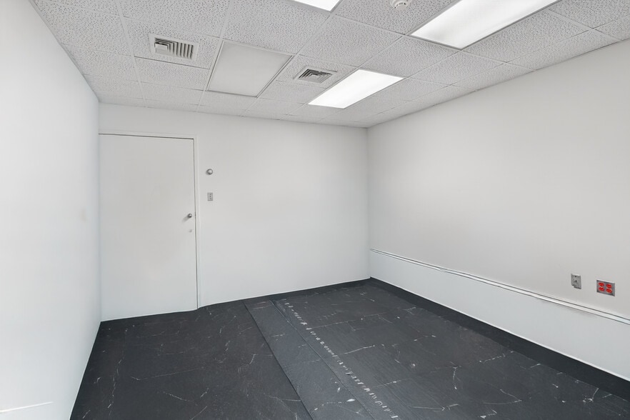 More Photos Of 290 Grant Ave, Lyndhurst Light Manufacturing For Lease