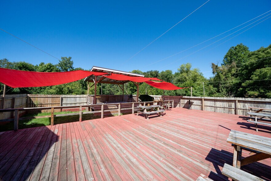 More Photos Of 18089 W State St, Vandalia General Retail For Sale