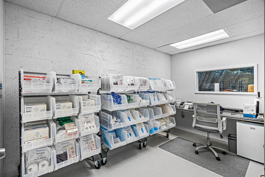 More Photos Of 421 NE 7th Ave, Boynton Beach Warehouse For Lease