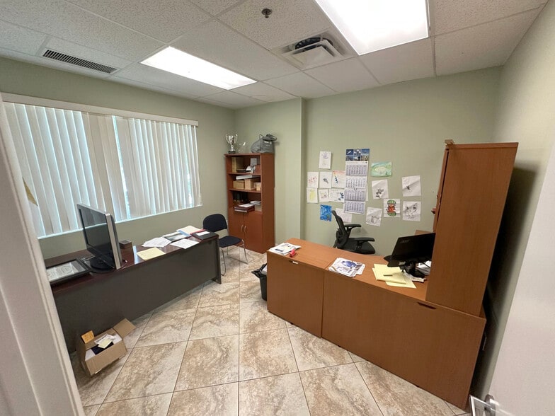 More Photos Of 571 NW Mercantile Pl, Port Saint Lucie Light Manufacturing For Lease