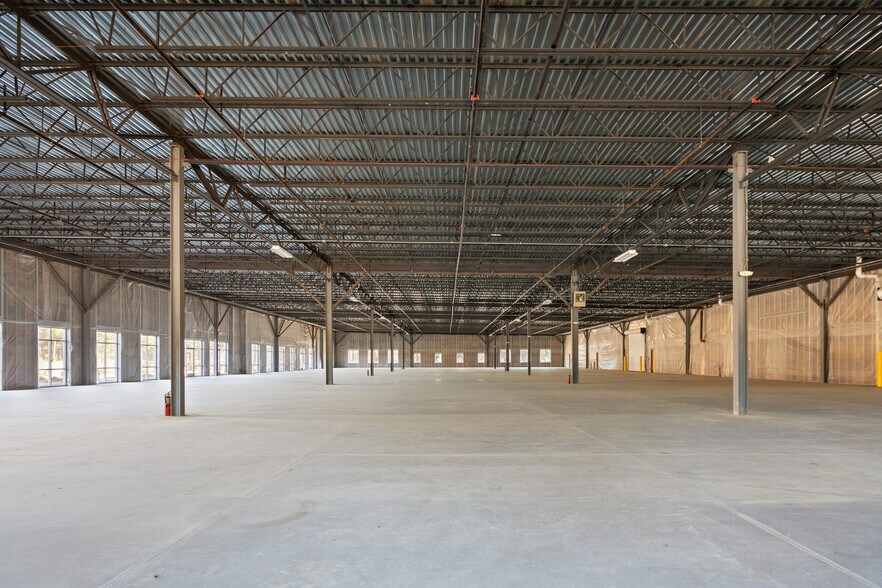 More Photos Of 2810 Procurement Cir, Fayetteville Flex For Lease