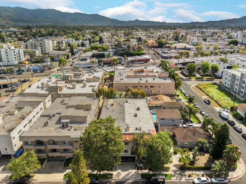 More Photos Of 5712 Camellia Ave, North Hollywood Apartments For Sale