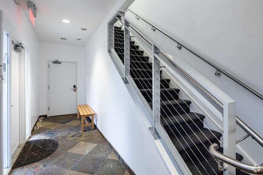 More Photos Of 2440 Sandy Plains Rd, Marietta Office For Lease