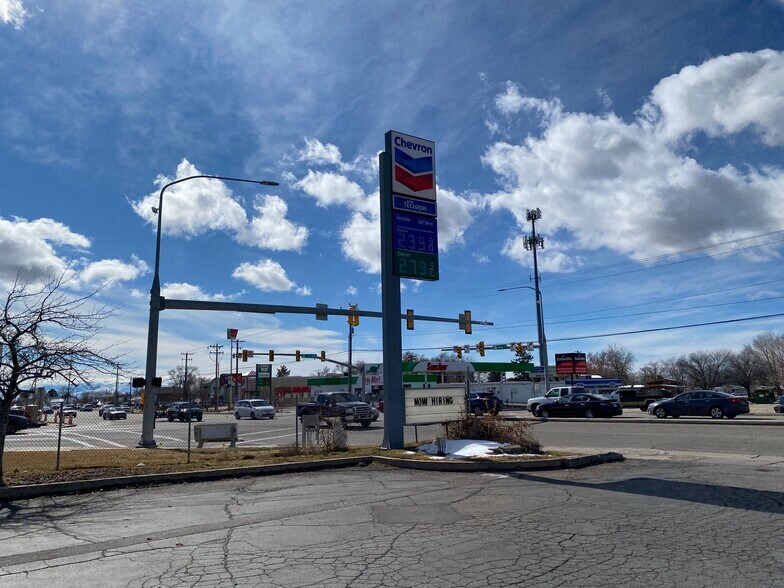 More Photos Of 680 N Main St, Clearfield Service Station For Sale