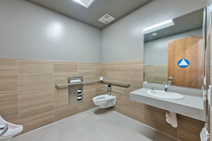 More Photos Of 8130 Caliente Rd, Hesperia Distribution For Lease