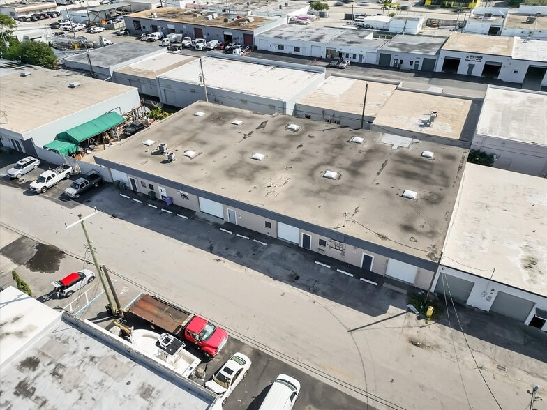 More Photos Of 224 NE 32nd Ct, Oakland Park Warehouse For Sale