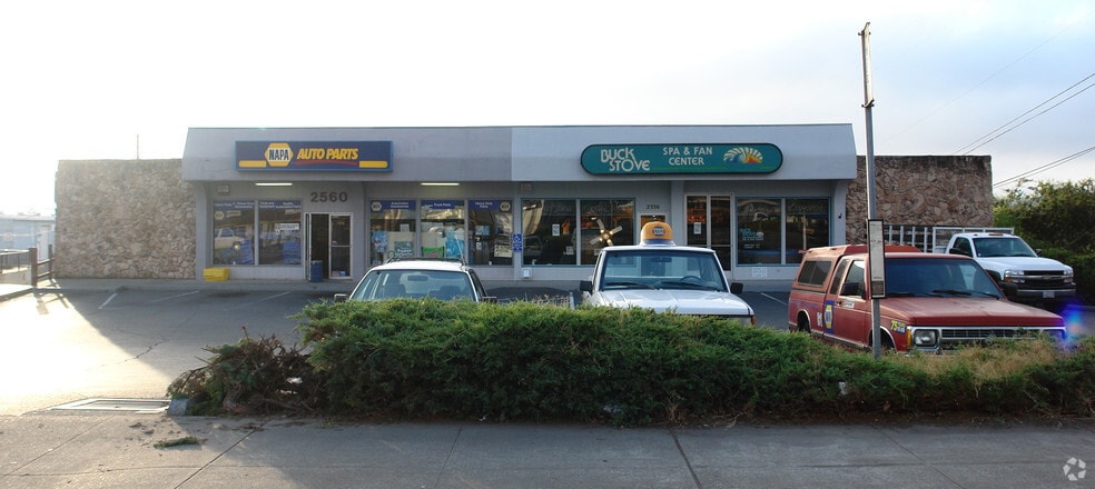 More Photos Of 2560 N Main St, Walnut Creek Storefront For Lease