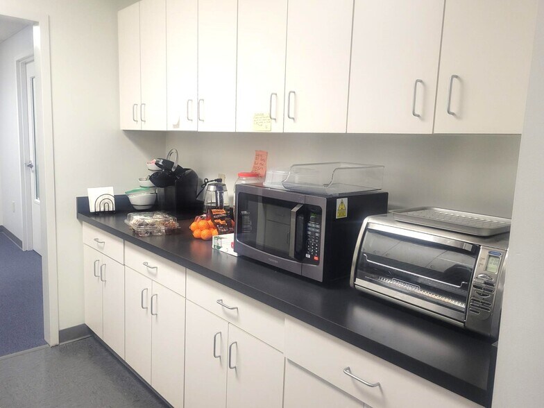 More Photos Of 1400 Front Ave, Lutherville Office For Sale