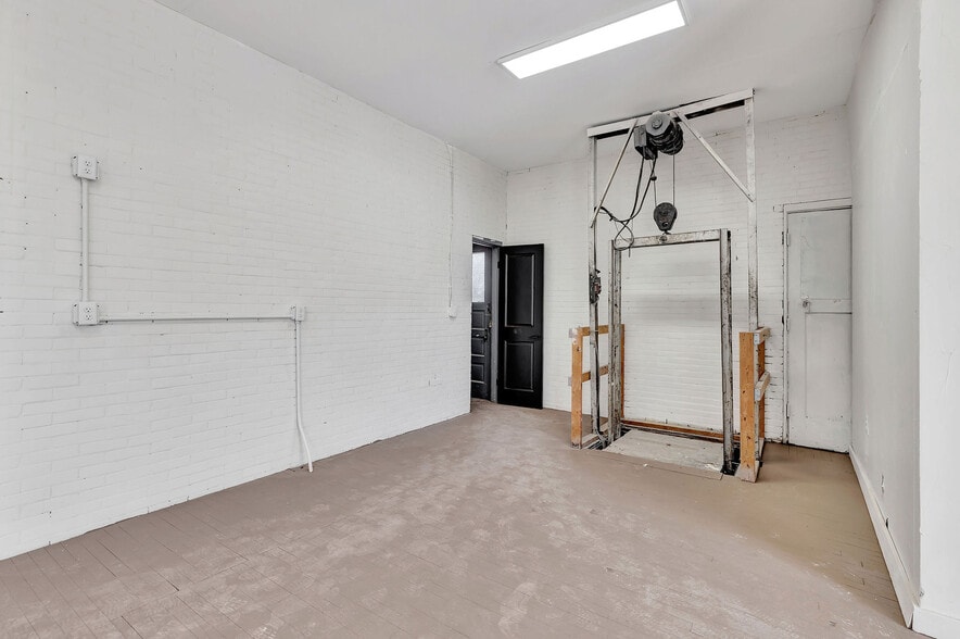More Photos Of 2435 Williams Ave, Cincinnati Storefront Retail Residential For Lease