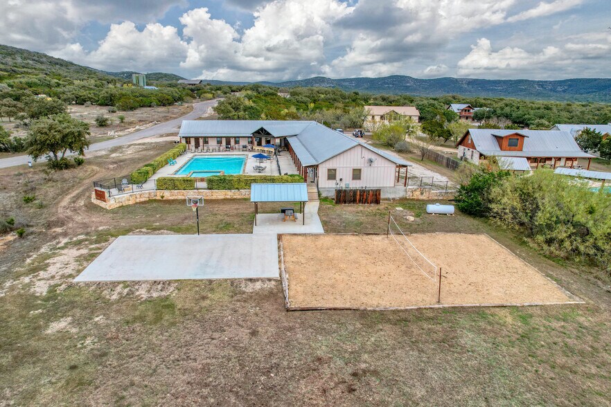 More Photos Of 16 Mountain Laurel Ln, Concan Hospitality For Sale