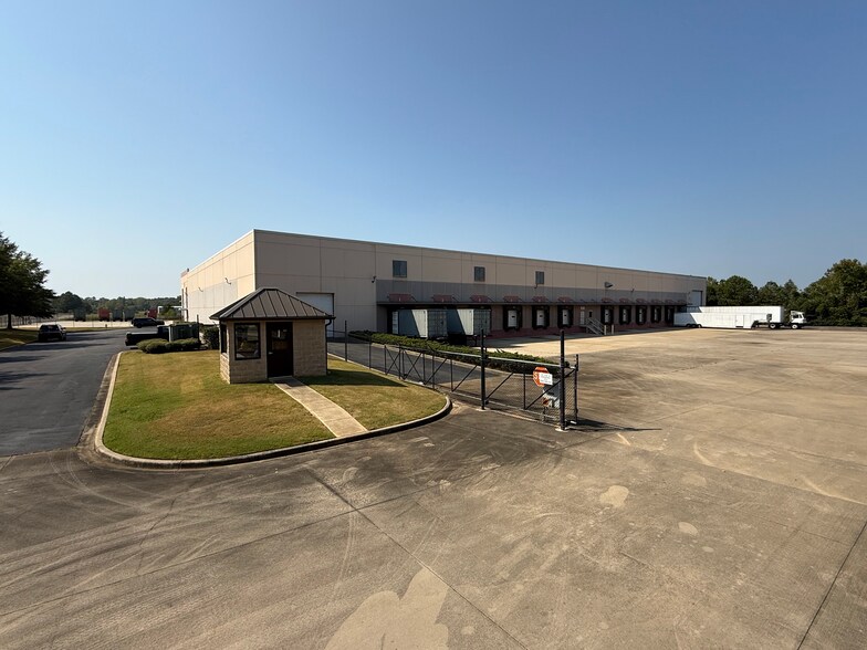 More Photos Of 241 Commercial Park Cir, Calera Distribution For Lease