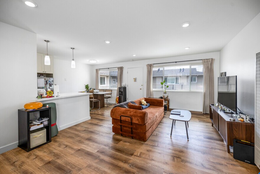 More Photos Of 1205 Geraldine Way, Belmont Apartments For Sale